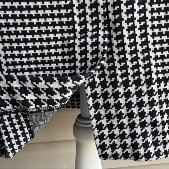 •Talbots• Houndstooth Plaid Knit Pencil Skirt - Size 12 - Picture 6 of 9